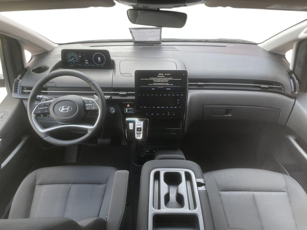 Hyundai Staria nuova a Pistoia (8)