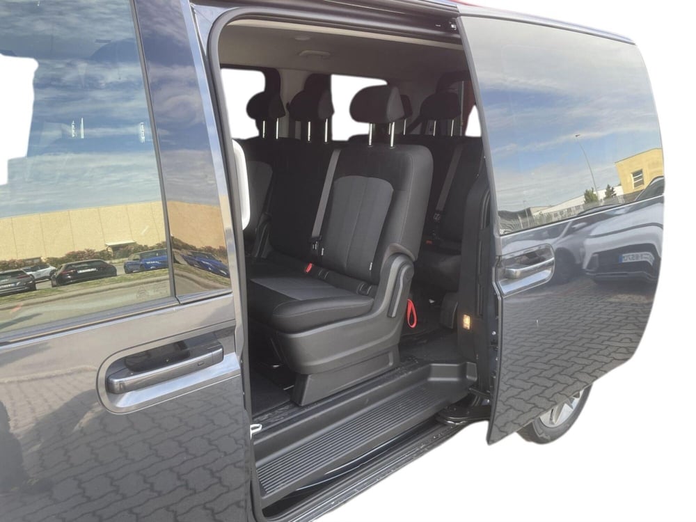 Hyundai Staria nuova a Pistoia (9)