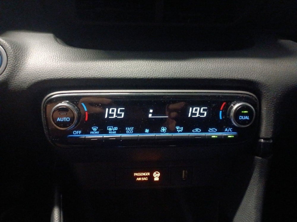 Toyota Yaris usata a Milano (16)
