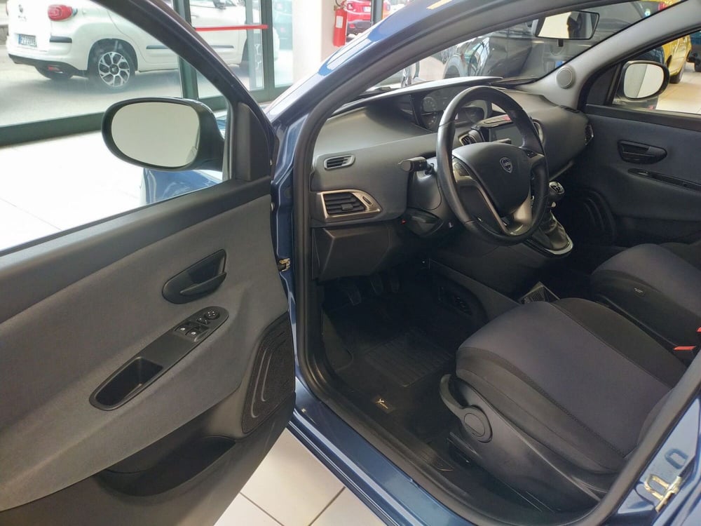 Lancia Ypsilon usata a Reggio Emilia (10)