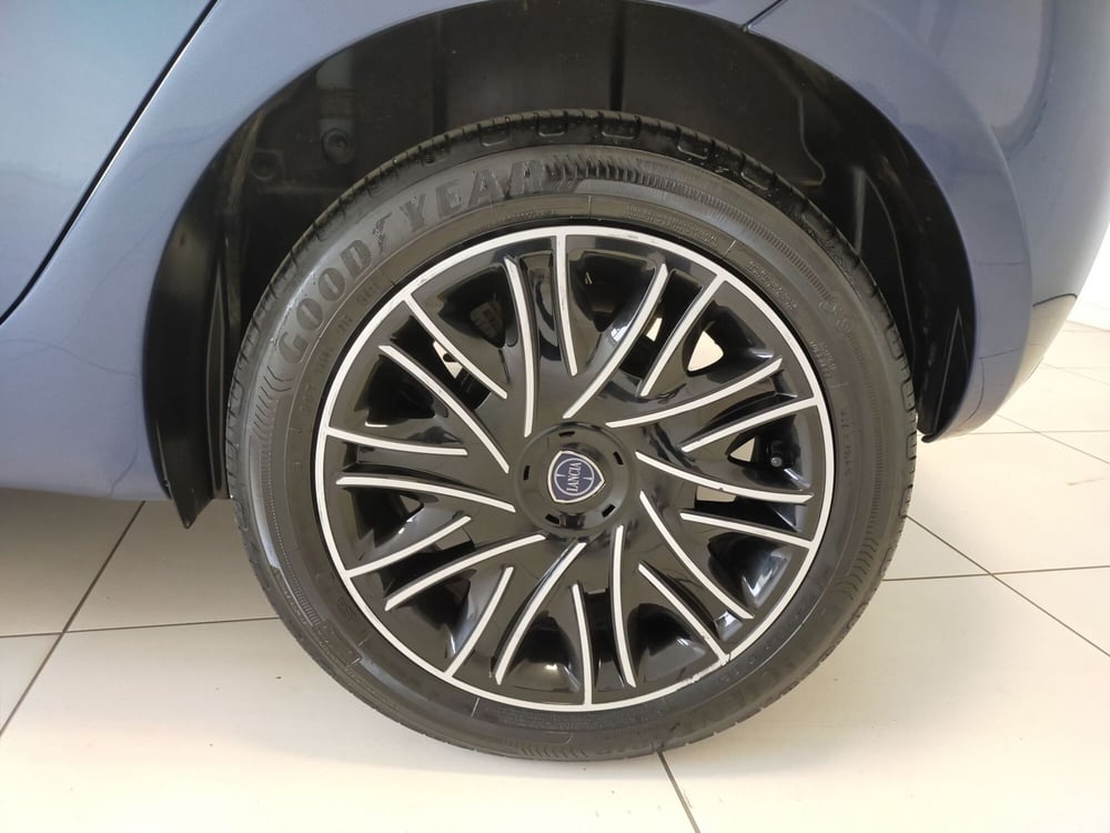 Lancia Ypsilon usata a Reggio Emilia (7)