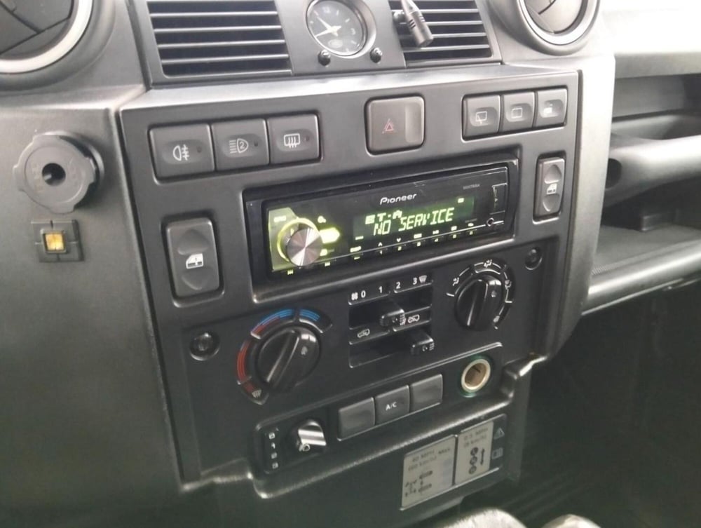 Land Rover Defender usata a Como (13)