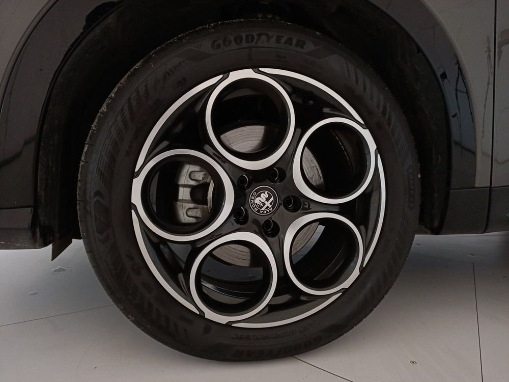 Alfa Romeo Tonale usata a Bari (14)