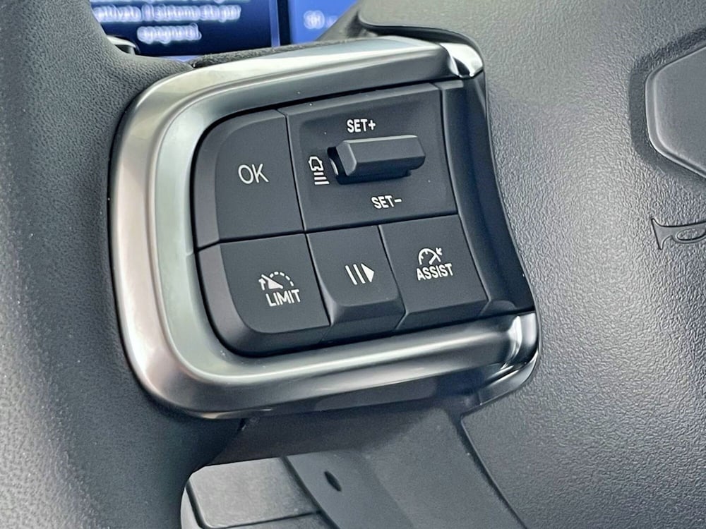 Jeep Avenger nuova a Perugia (10)