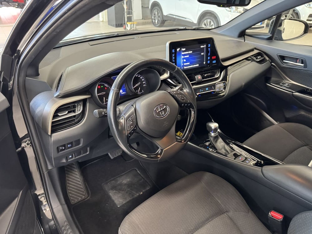 Toyota Toyota C-HR usata a Monza e Brianza (13)