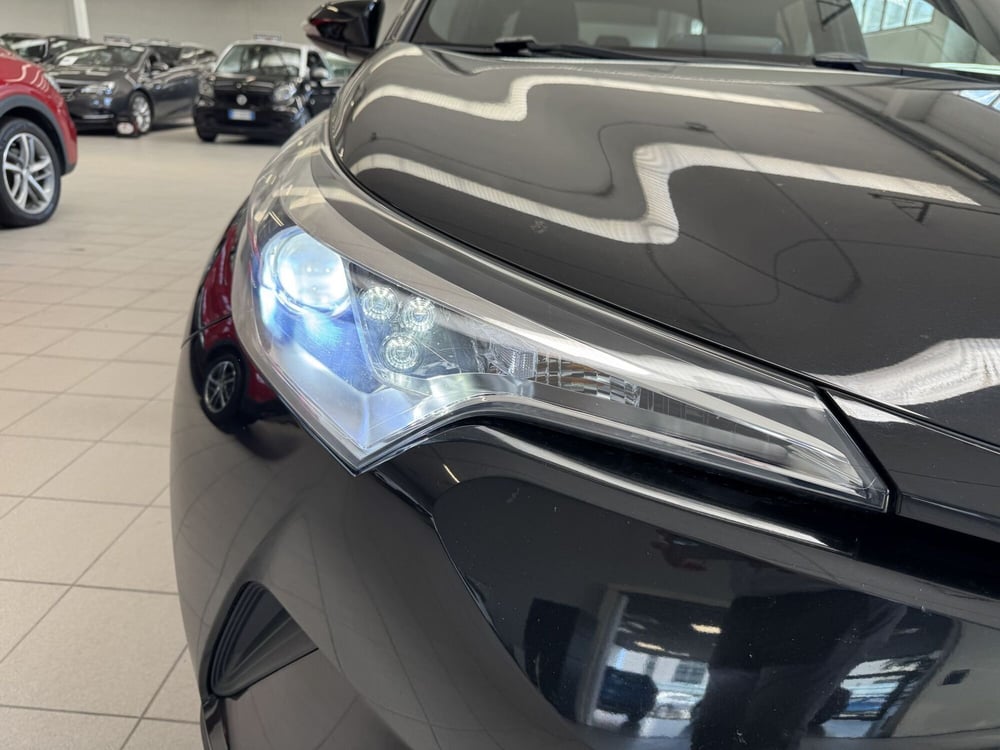Toyota Toyota C-HR usata a Monza e Brianza (17)