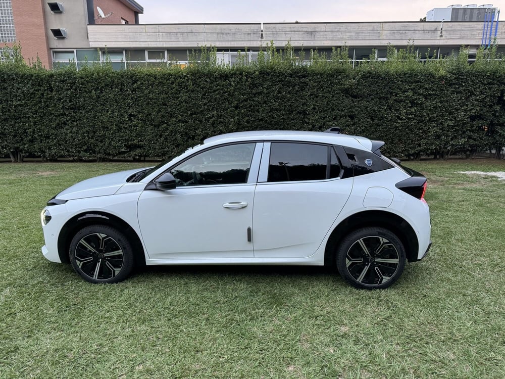 Lancia Ypsilon nuova a Salerno (10)