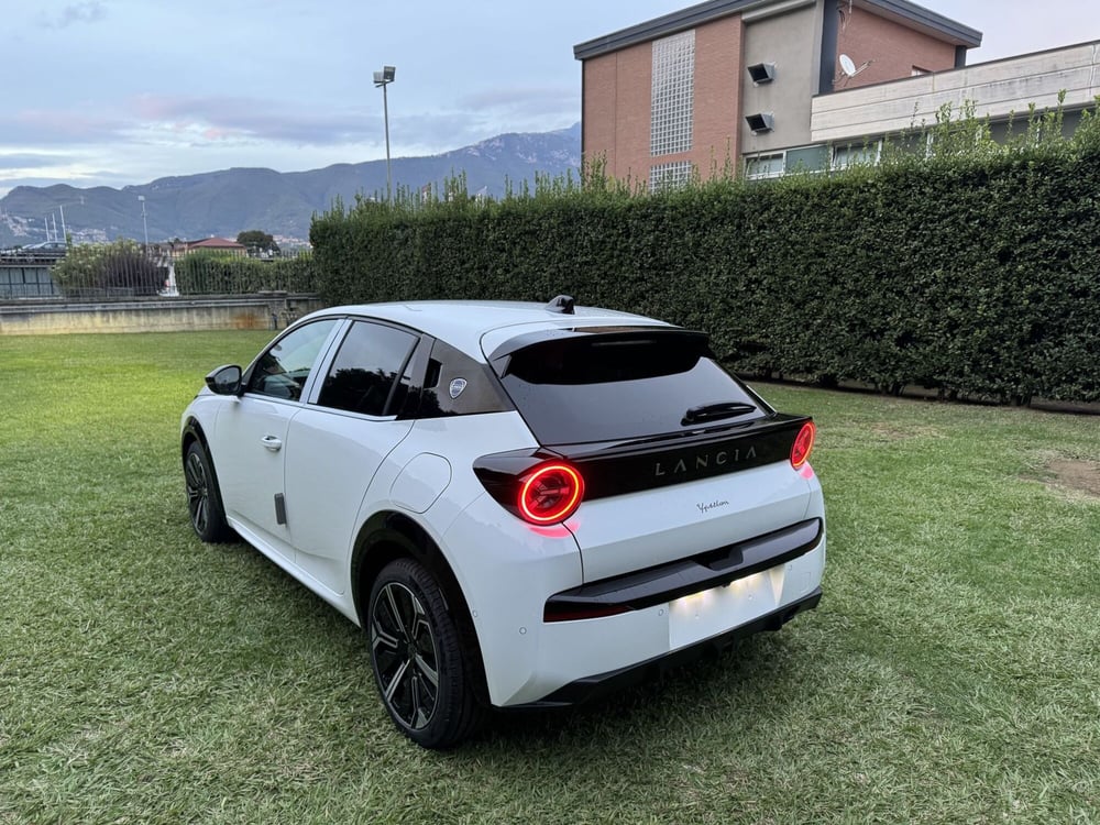 Lancia Ypsilon nuova a Salerno (11)