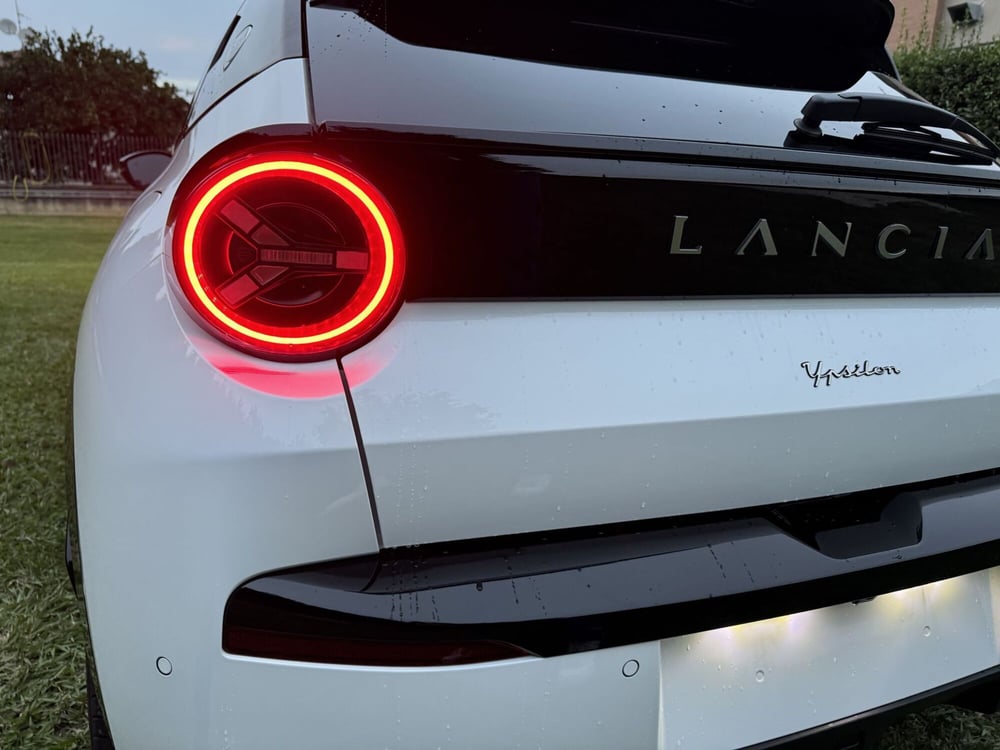 Lancia Ypsilon nuova a Salerno (13)