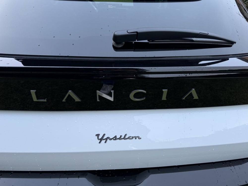 Lancia Ypsilon nuova a Salerno (16)