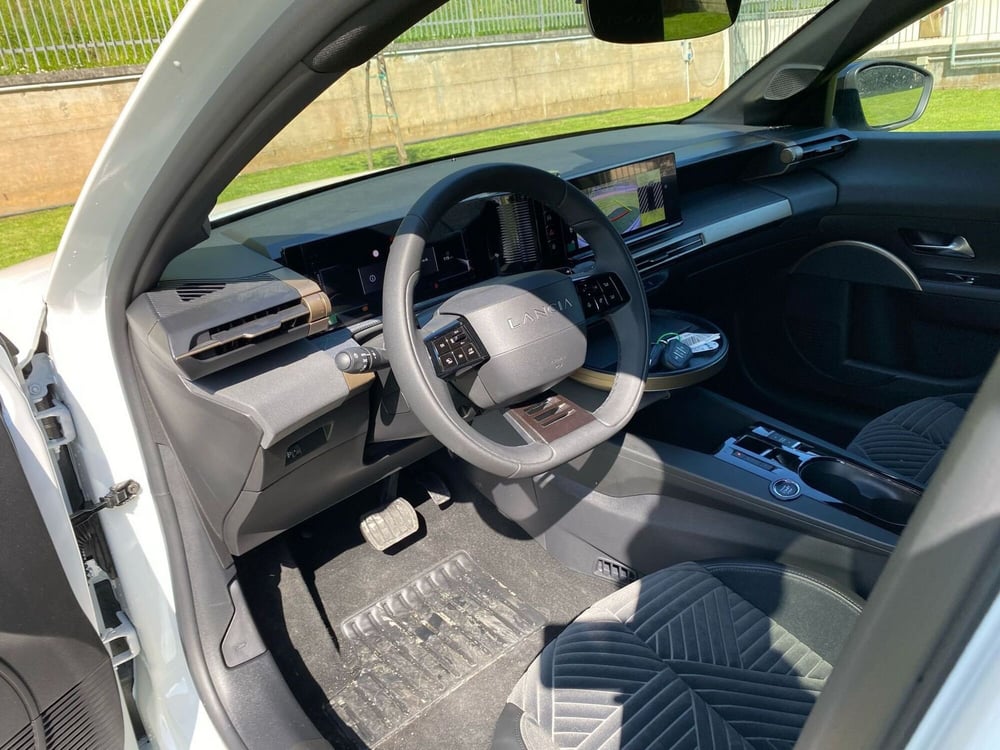 Lancia Ypsilon nuova a Salerno (8)