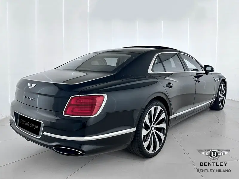 Bentley Flying nuova a Milano (7)