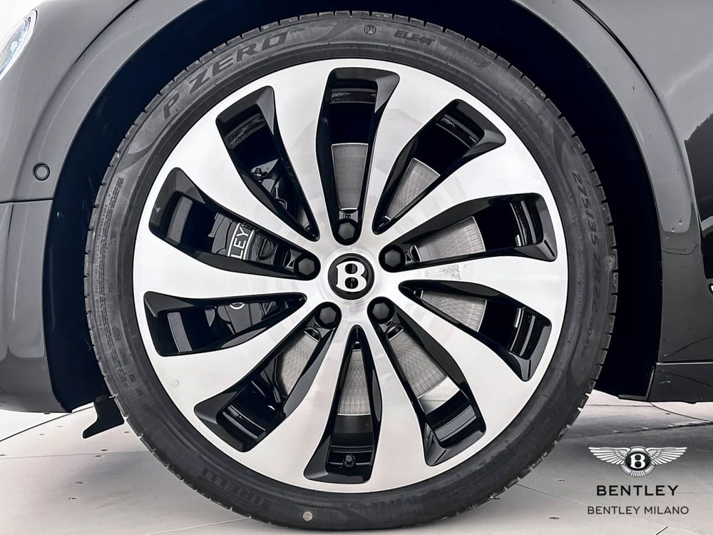 Bentley Flying nuova a Milano (8)