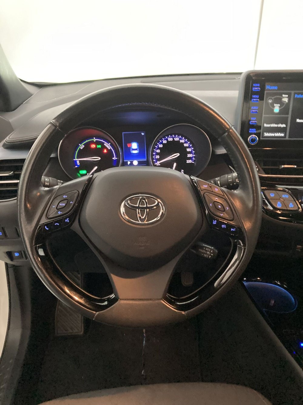 Toyota Toyota C-HR usata a Foggia (12)