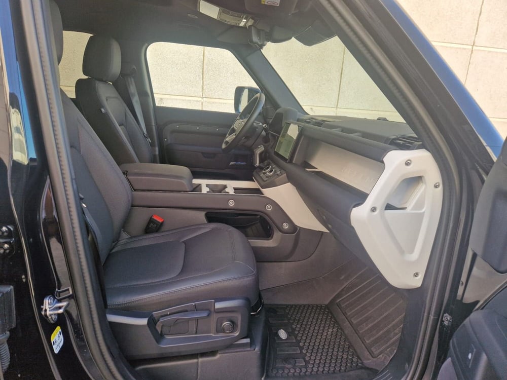 Land Rover Defender usata a Caserta (3)