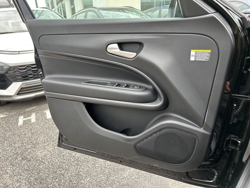 Jeep Avenger nuova a Roma (20)