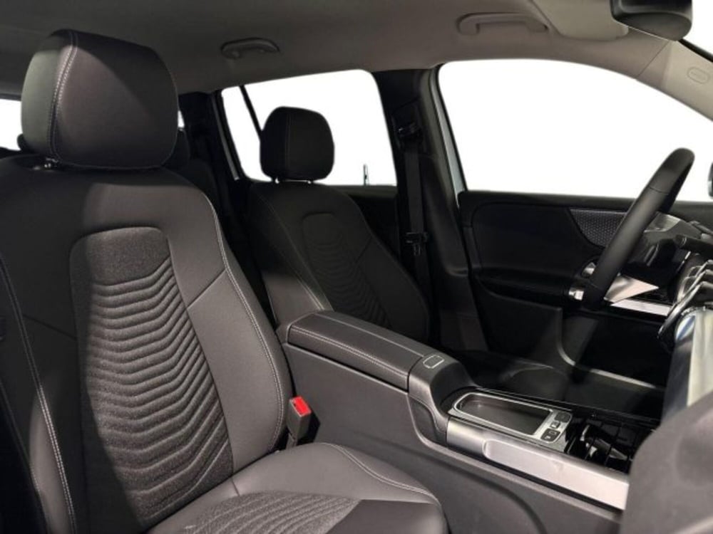 Mercedes-Benz GLB nuova a Bologna (16)