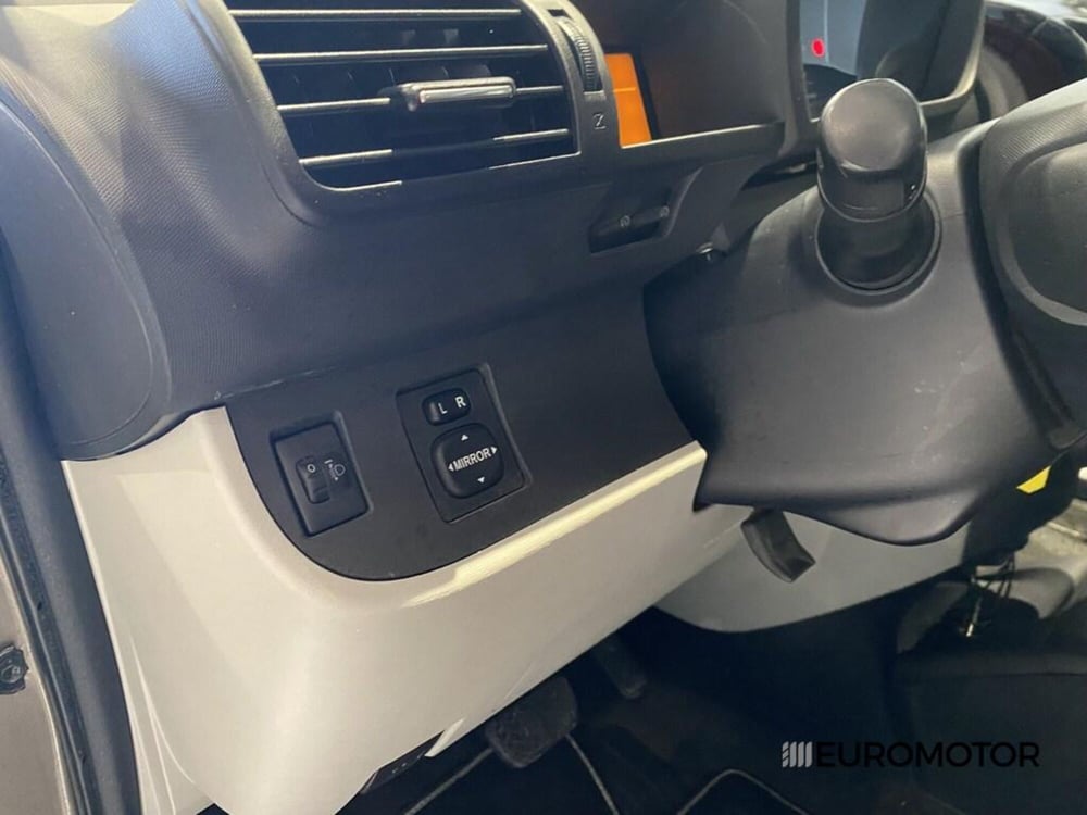 Toyota iQ usata a Bari (11)