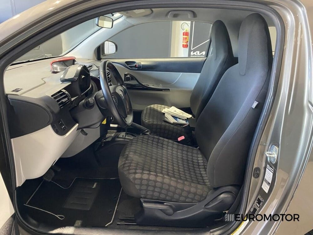 Toyota iQ usata a Bari (15)