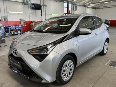 Toyota Aygo 1.0 VVT-i 72 CV 5 porte x-play del 2020 usata a Monza