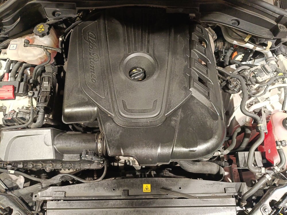 Alfa Romeo Stelvio usata a Macerata (10)