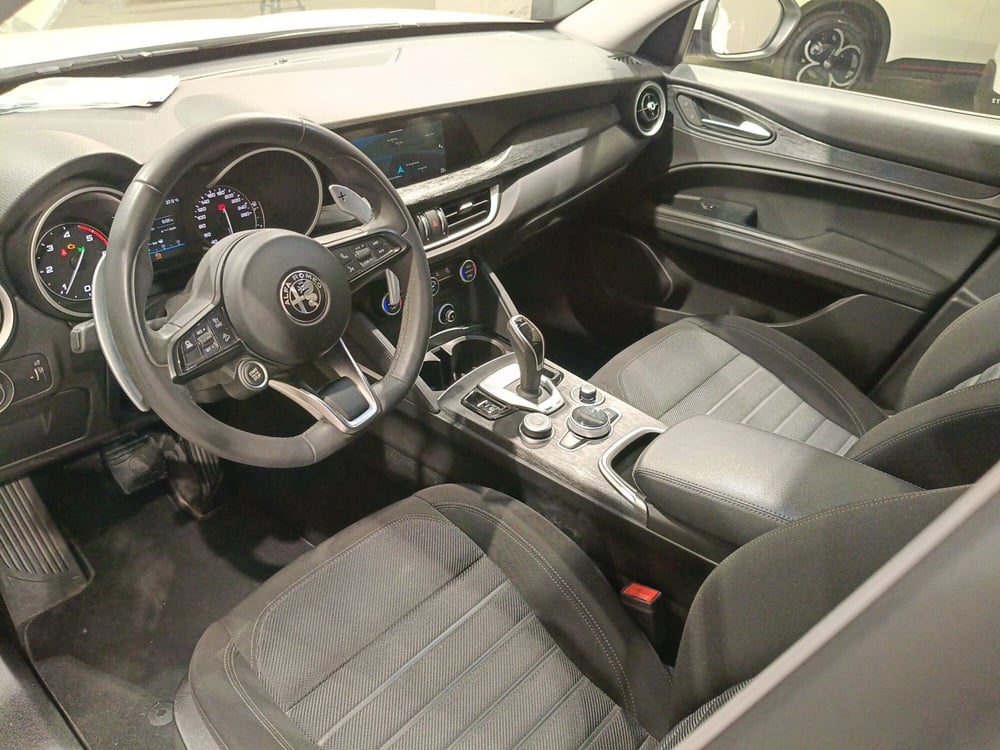 Alfa Romeo Stelvio usata a Macerata (11)