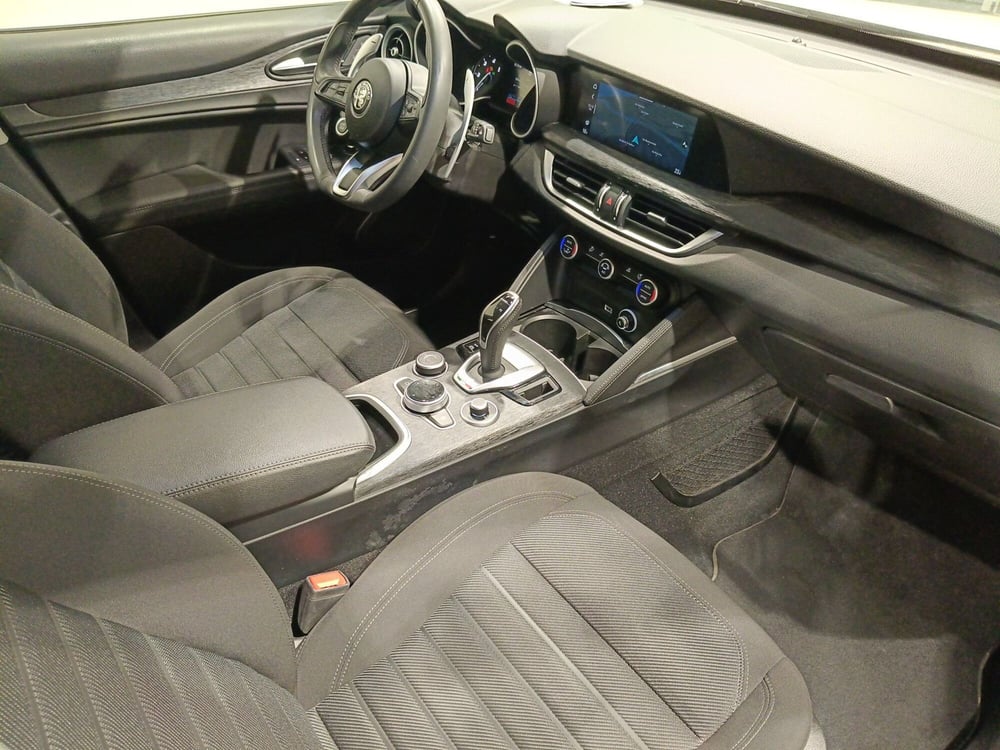 Alfa Romeo Stelvio usata a Macerata (12)
