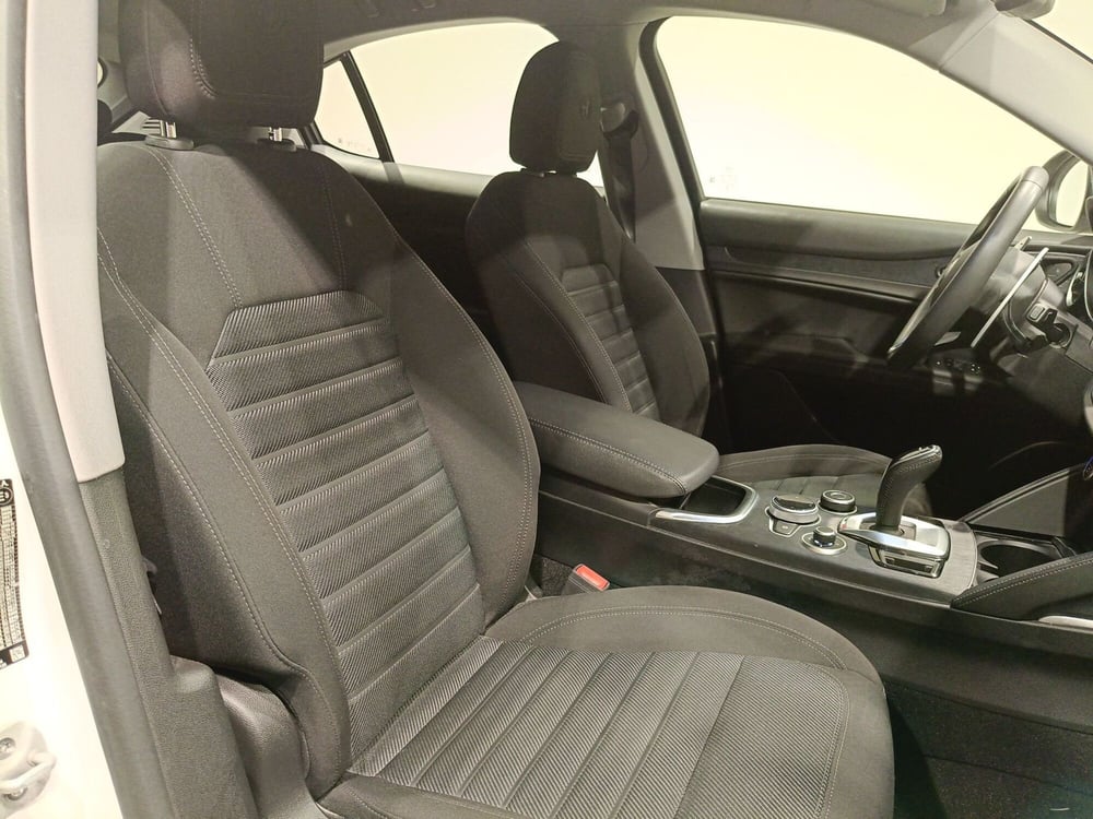 Alfa Romeo Stelvio usata a Macerata (15)