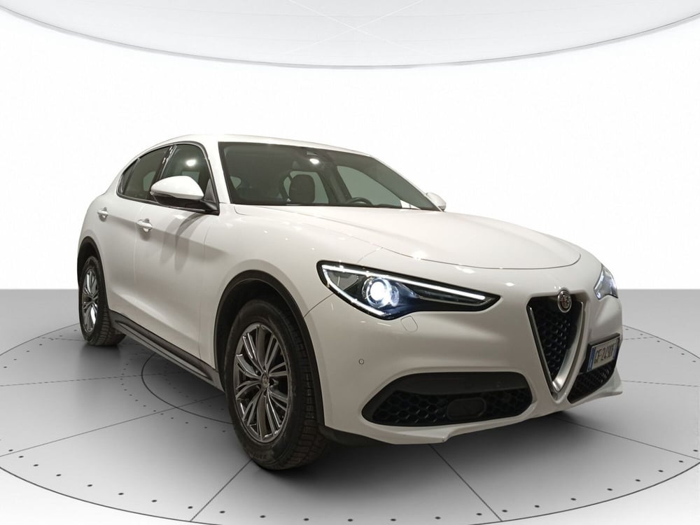 Alfa Romeo Stelvio usata a Macerata (6)