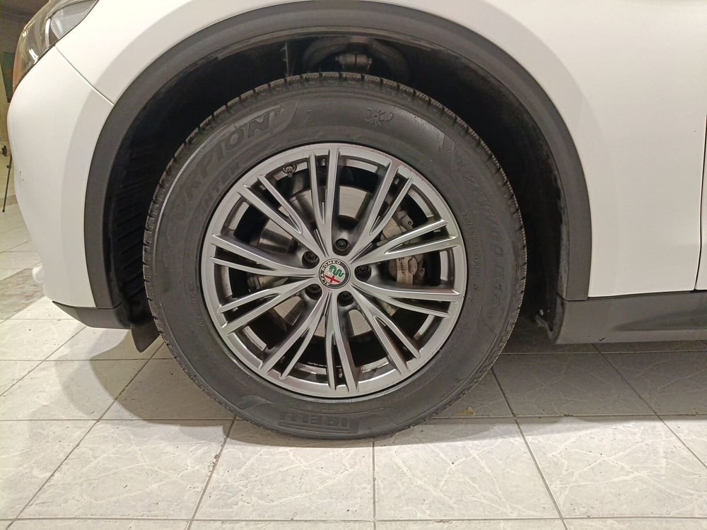 Alfa Romeo Stelvio usata a Macerata (7)