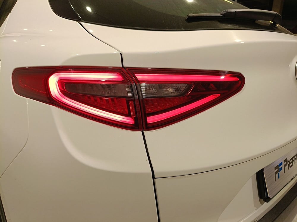 Alfa Romeo Stelvio usata a Macerata (9)
