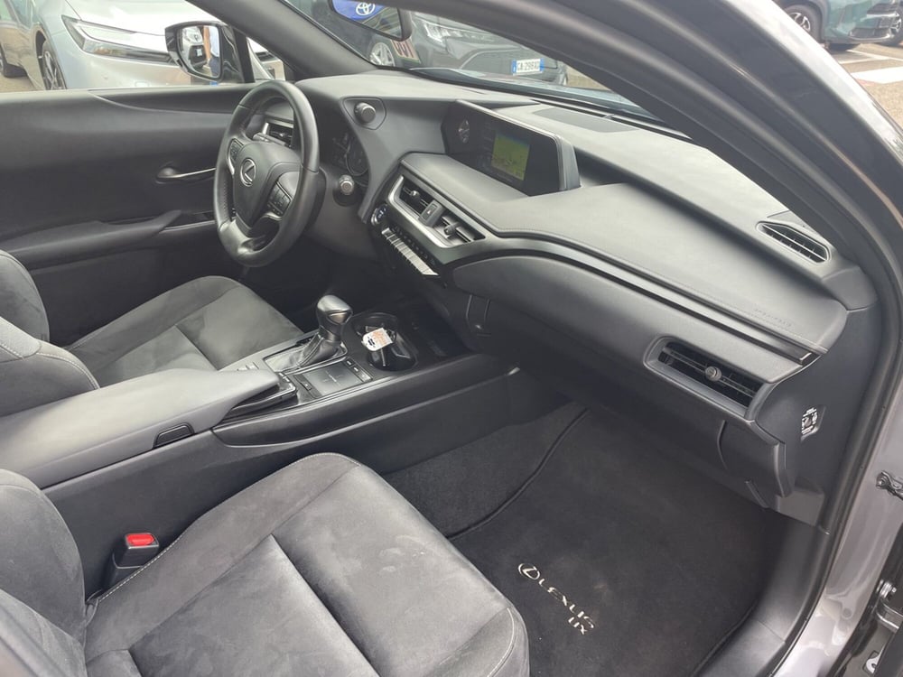 Lexus UX usata a Piacenza (10)