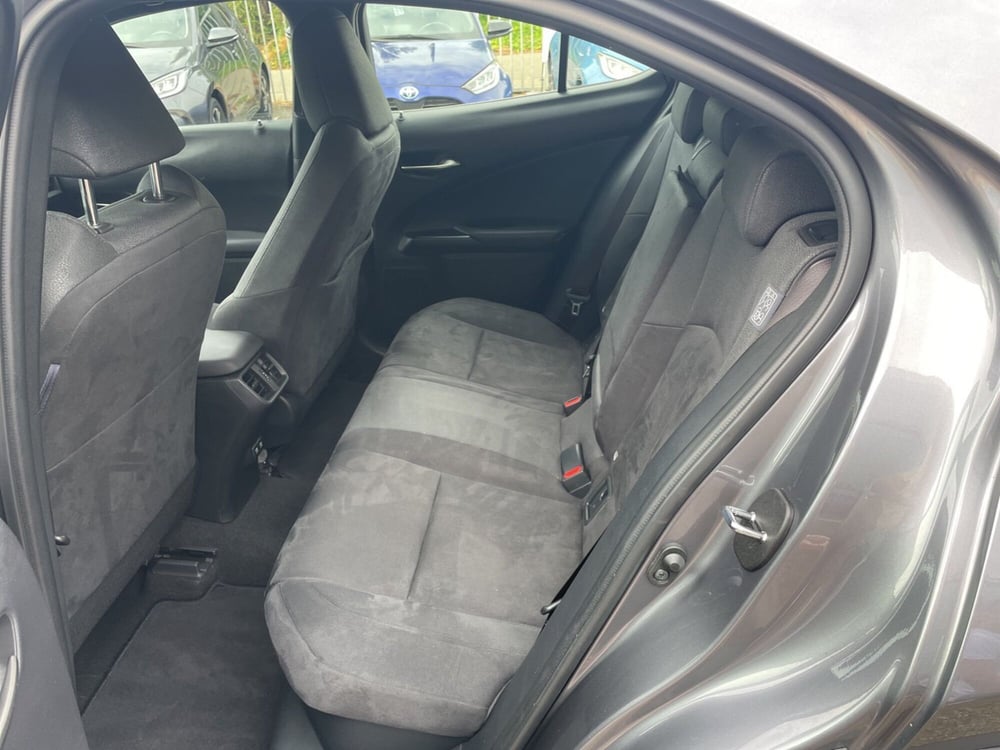 Lexus UX usata a Piacenza (11)