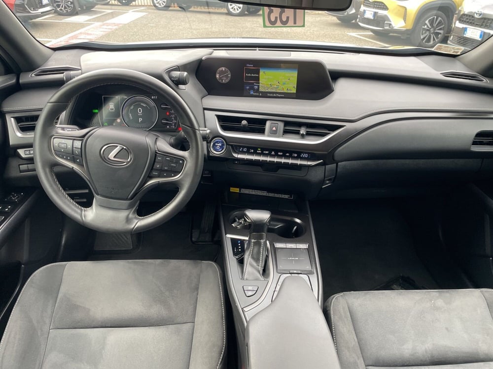 Lexus UX usata a Piacenza (12)