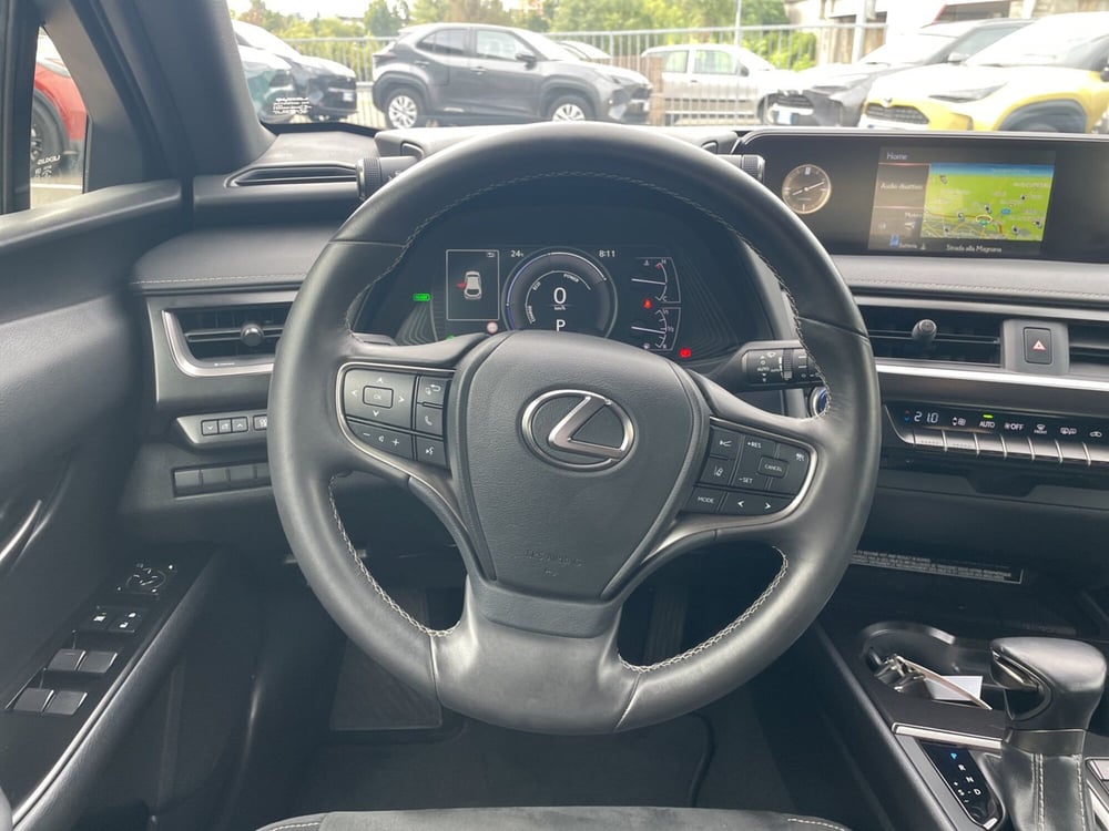 Lexus UX usata a Piacenza (13)