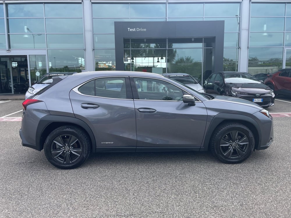 Lexus UX usata a Piacenza (8)
