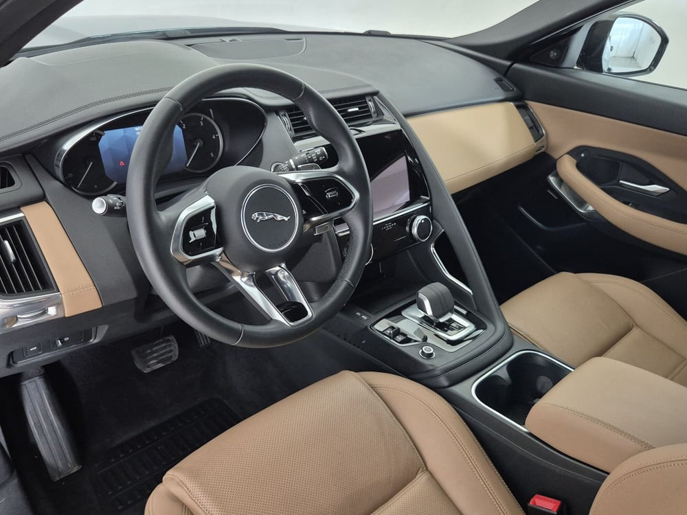 Jaguar E-Pace usata a Torino (17)