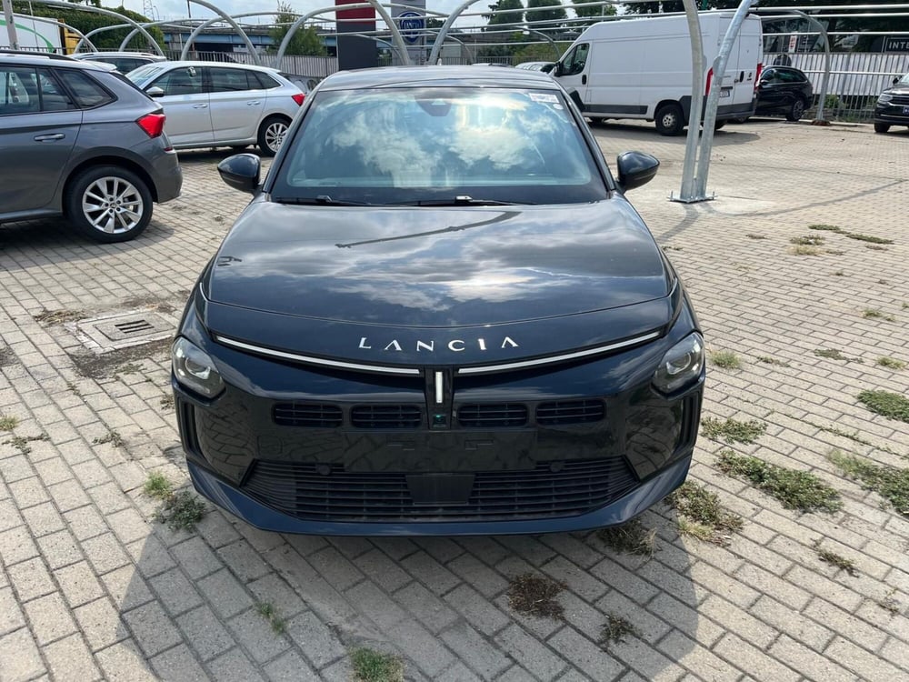 Lancia Ypsilon nuova a Milano (2)
