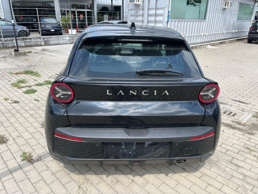 Lancia Ypsilon nuova a Milano (8)