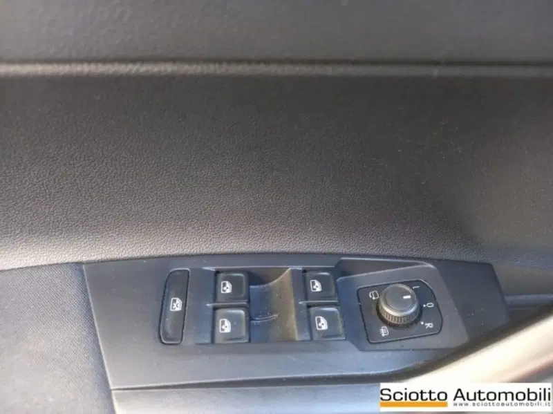 Volkswagen Taigo usata a Messina (11)