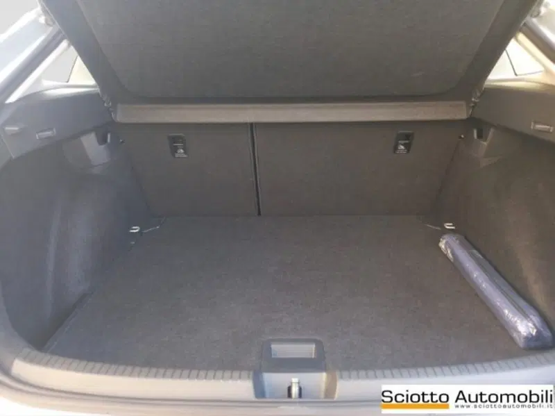 Volkswagen Taigo usata a Messina (16)