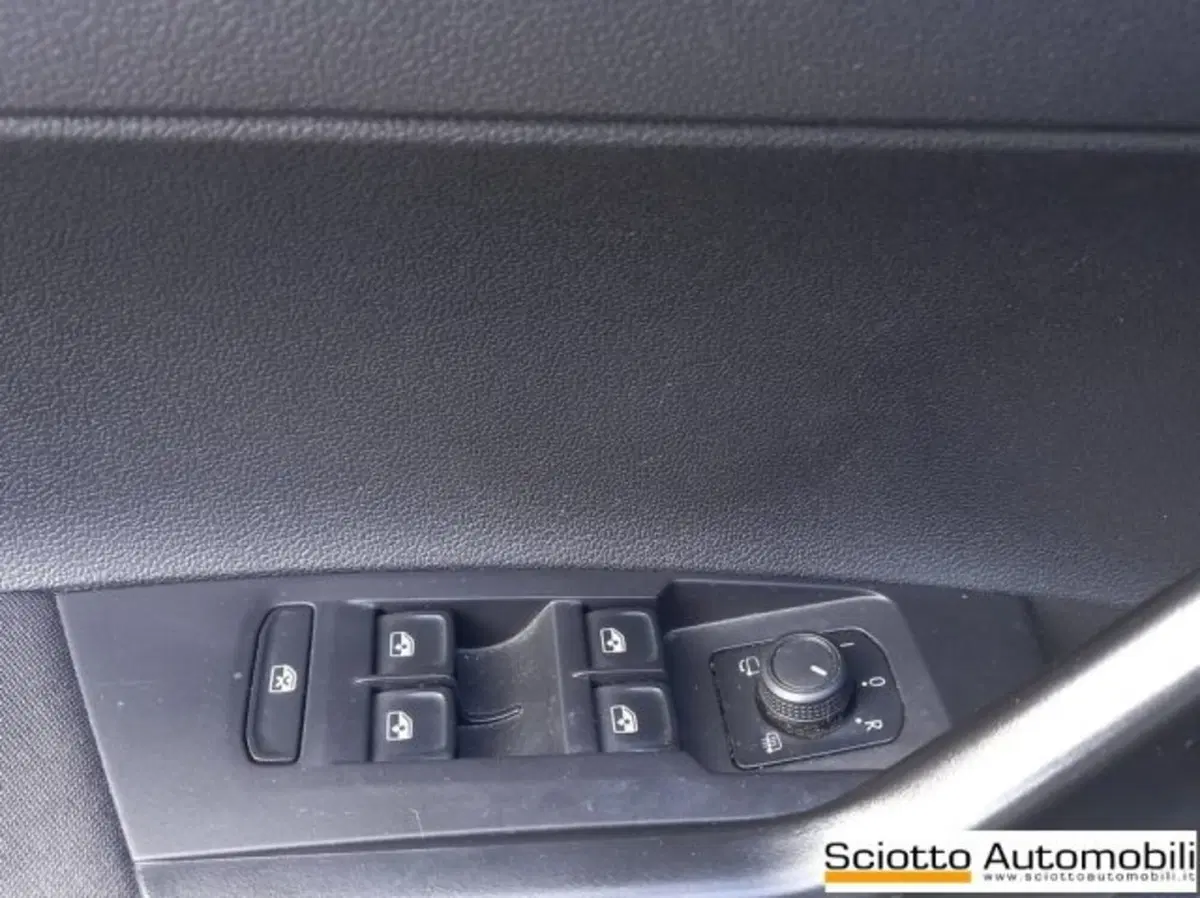 Volkswagen Taigo usata a Messina (12)