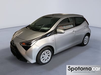 Toyota Aygo Connect 1.0 VVT-i 72 CV 5 porte x-play del 2021 usata a Milano