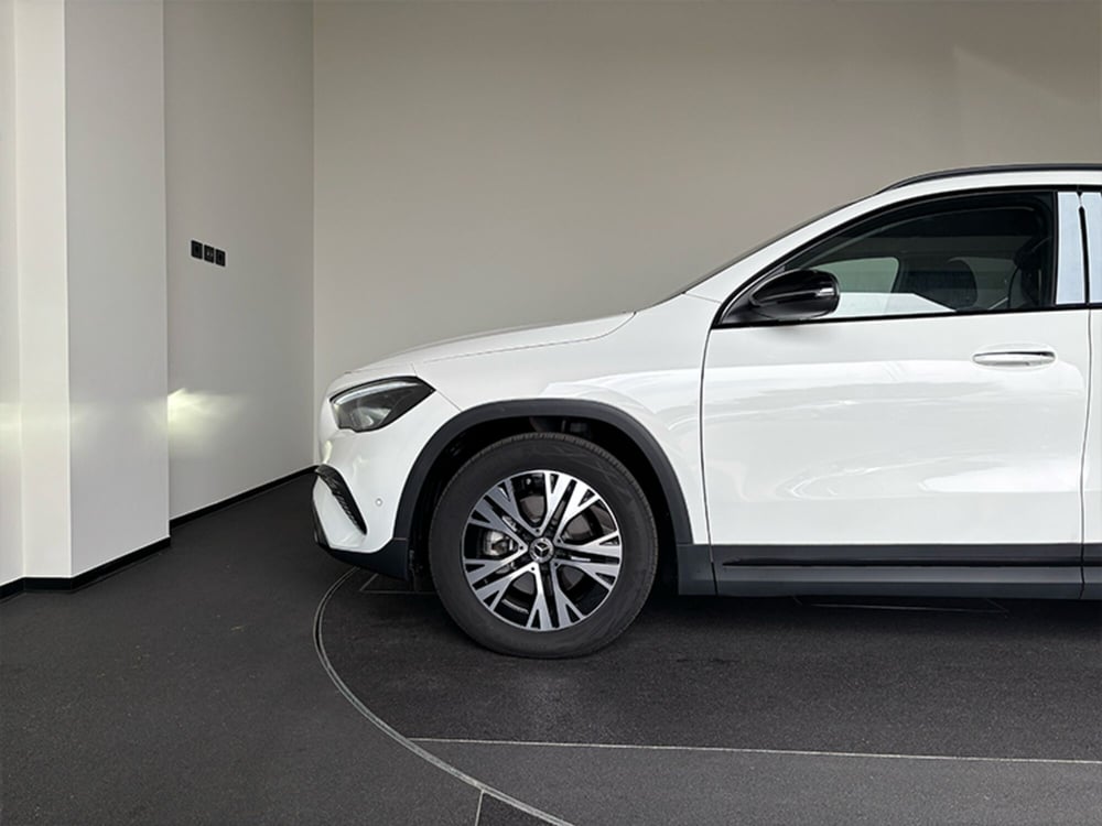 Mercedes-Benz GLA SUV nuova a Bergamo (14)