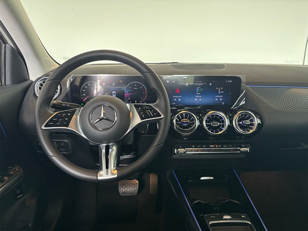 Mercedes-Benz GLA SUV nuova a Bergamo (7)