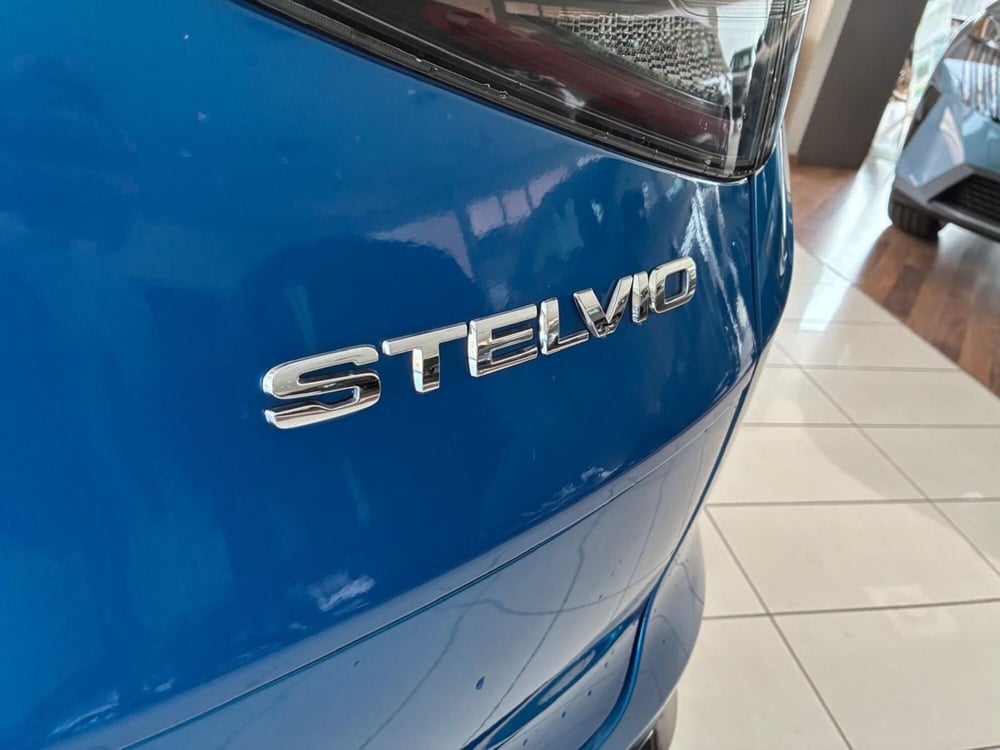 Alfa Romeo Stelvio usata a Milano (7)