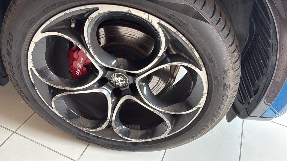 Alfa Romeo Stelvio usata a Milano (9)