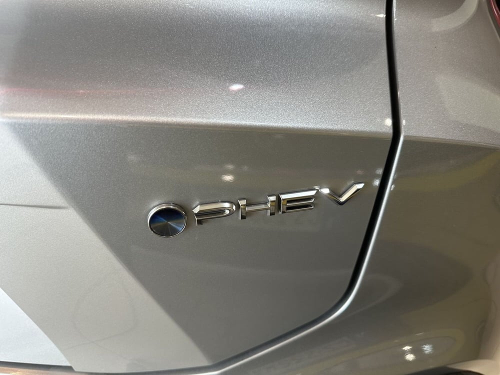 Toyota Toyota C-HR nuova a Milano (10)