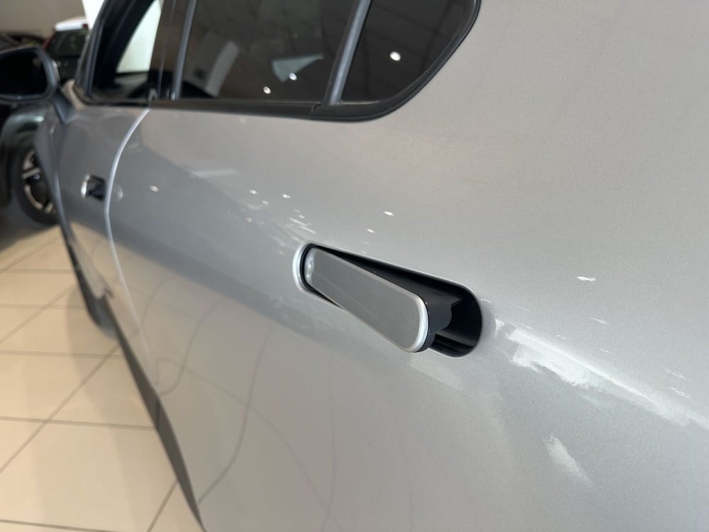 Toyota Toyota C-HR nuova a Milano (11)