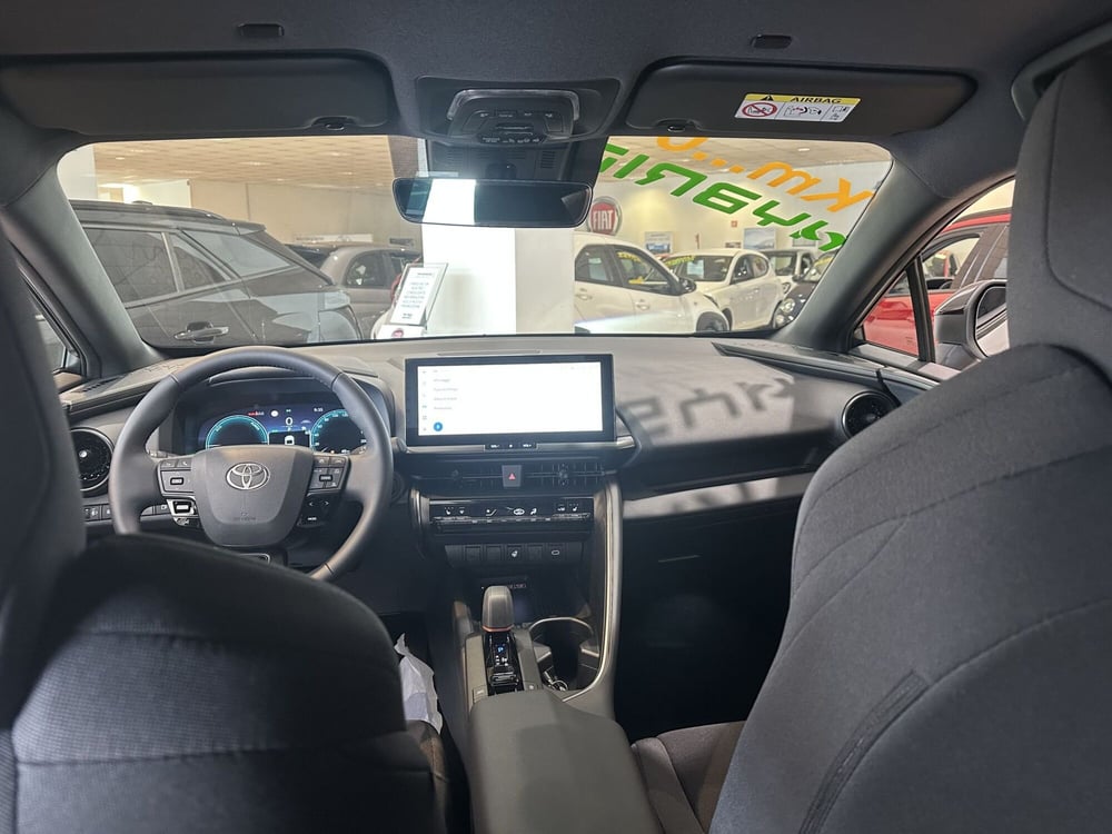 Toyota Toyota C-HR nuova a Milano (13)